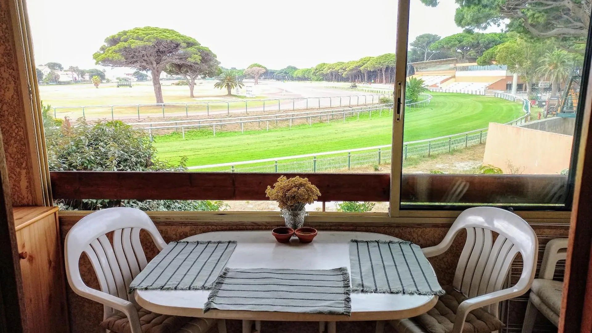 Duplex Port Hyeres Plage Vue Hippodrome contacts